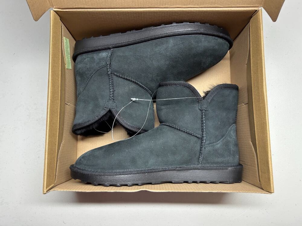 NWB Kirkland Signature Shearling Boots Womens 9 Black Genuine Sheepskin